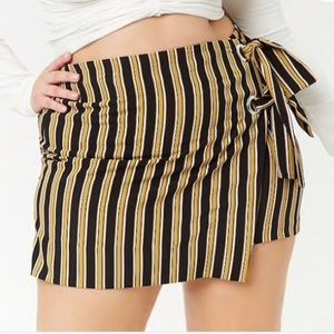 PLUS Black/ Yellow Skirt Forever 21